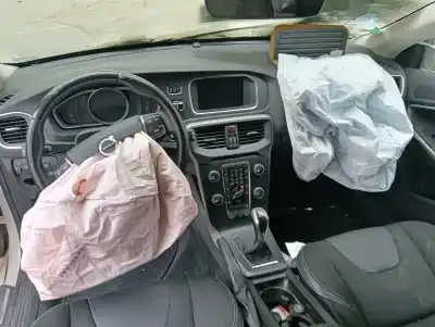 Veicolo di demolizione volvo v40 momentum dell'anno 2016 alimentato d4204t8