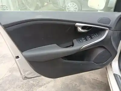 Veicolo di demolizione volvo v40 momentum dell'anno 2016 alimentato d4204t8