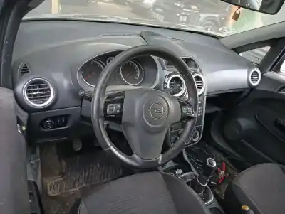 Veicolo di demolizione opel corsa d expression dell'anno 2001 alimentato a13dtc