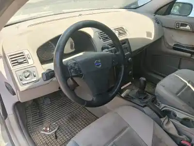 Véhicule à la ferraille VOLVO V50 FAMILIAR  de l'année 2006 alimenté D4204T