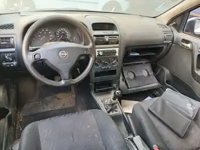 Sloopvoertuig opel astra g berlina club van het jaar 2002 aangedreven z16se