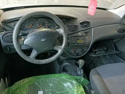 Veicolo di demolizione ford focus berlina (cak) ambiente dell'anno 2001 alimentato bhda
