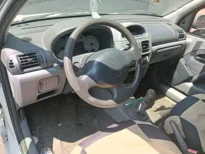 Veicolo di demolizione renault clio ii fase i (b/cbo) 1.9 d alize dell'anno 2001 alimentato f8q632