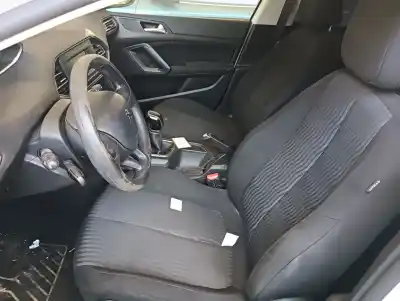 Veículo de Sucata peugeot 308 access do ano 2015 alimentado 9h06