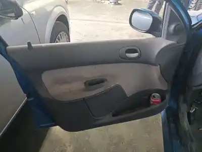 Sloopvoertuig peugeot 206 berlina xt van het jaar 2005 aangedreven 8hz