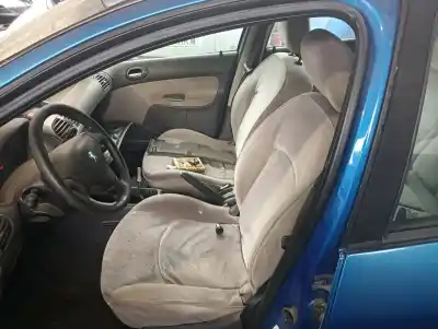 Sloopvoertuig peugeot 206 berlina xt van het jaar 2005 aangedreven 8hz