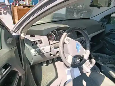 Verschrottungsfahrzeug opel astra h berlina enjoy des jahres 2001 angetrieben z17dth