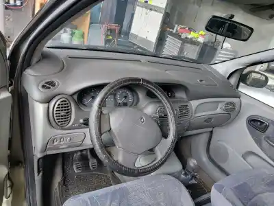 Scrapping Vehicle renault megane i scenic (ja0) 1.6 16v kaleido 107 cv / 79 kw of the year 2001 powered k4m708