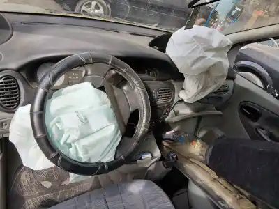 Veicolo di demolizione renault scenic rx4 (ja0) 1.9 dci salomon dell'anno 2001 alimentato f9q740