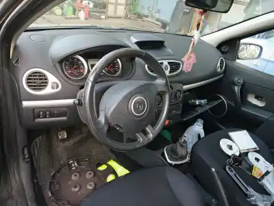 Veículo de Sucata renault clio iii confort dynamique do ano 2007 alimentado d4f740