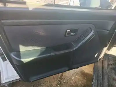 Veicolo di demolizione audi 80/90 (893) 80 dell'anno 1994 alimentato 1z