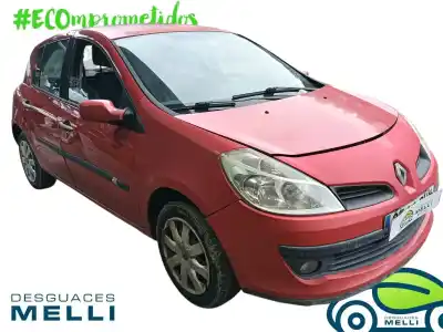 Veículo de Sucata renault clio iii emotion do ano 2001 alimentado k9k768