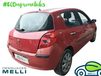 Veículo de Sucata renault clio iii emotion do ano 2001 alimentado k9k768