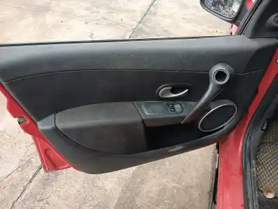 Veículo de Sucata renault clio iii emotion do ano 2001 alimentado k9k768