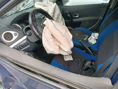 Veículo de Sucata renault clio iii dynamique do ano 2001 alimentado d4f784