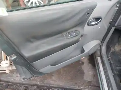 Sloopvoertuig renault scenic ii grand confort authentique van het jaar 2001 aangedreven k4m782