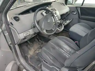 Sloopvoertuig renault scenic ii grand confort authentique van het jaar 2001 aangedreven k4m782