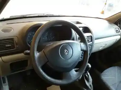 Véhicule à la ferraille RENAULT                                            CLIO II FASE II (B/CB0)                                                                                                                                                                                                                                    Authentique                                                                                                                                                                                                                                                de l'année 2001 alimenté K9K704