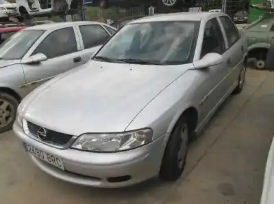 Veicolo di demolizione opel vectra b (j96) 1.6 i 16v (f19) dell'anno 2001 alimentato 