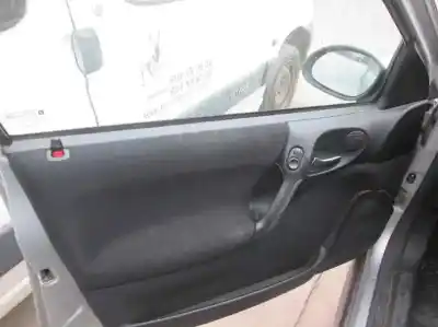 Veicolo di demolizione opel vectra b (j96) 1.6 i 16v (f19) dell'anno 2001 alimentato 