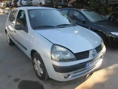 Véhicule à la ferraille RENAULT                                            CLIO II FASE II (B/CB0)                                                                                                                                                                                                                                    Authentique                                                                                                                                                                                                                                                de l'année 2003 alimenté D4F712