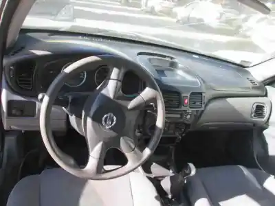 Véhicule à la ferraille nissan                                             almera (n16/e)                                                                                                                                                                                                                                             acenta                                                                                                                                                                                                                                                     de l'année 2005 alimenté 