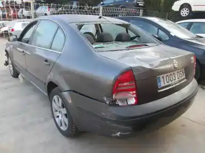 Véhicule à la ferraille SKODA SUPERB (3U4) Elegance de l'année 2005 alimenté 