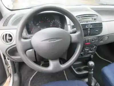 Véhicule à la ferraille FIAT PUNTO BERLINA (188) 1.2 8V Dynamic de l'année 2003 alimenté 