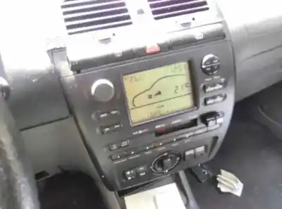 Sloopvoertuig SEAT CORDOBA BERLINA (6K2) Tour van het jaar 2002 aangedreven 