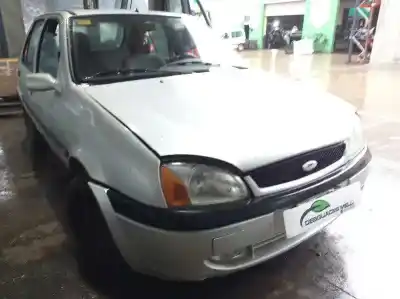 Sloopvoertuig ford fiesta berlina (dx) ambiente van het jaar 2002 aangedreven j4r