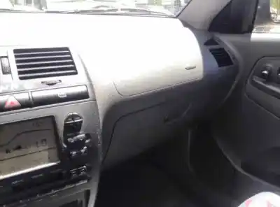 Здавання транспортного засобу seat cordoba berlina (6k2) stella року 2001 потужний 