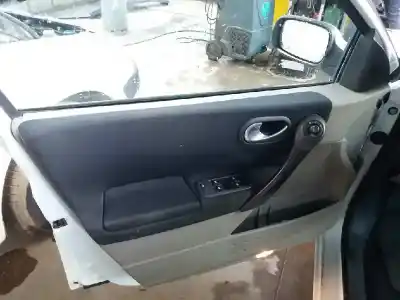 Veículo de Sucata renault megane ii berlina 5p confort expression do ano 2005 alimentado k9k722