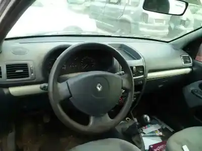 Здавання транспортного засобу renault                                            clio ii fase ii (b/cb0)                                                                                                                                                                                                                                    authentique року 2003 потужний d/k9k a7
