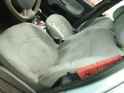 Здавання транспортного засобу renault                                            clio ii fase ii (b/cb0)                                                                                                                                                                                                                                    authentique року 2003 потужний d/k9k a7