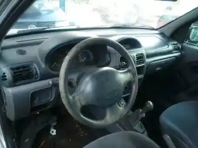 Здавання транспортного засобу renault clio ii fase ii (b/cb0) expression року 2001 потужний g/def