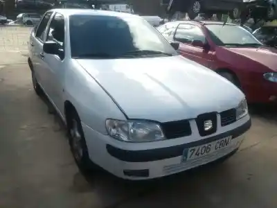 Veículo de Sucata seat cordoba berlina (6k2) tour do ano 2002 alimentado g-aud