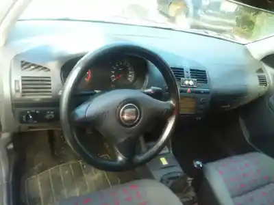 Veículo de Sucata seat cordoba berlina (6k2) tour do ano 2002 alimentado g-aud