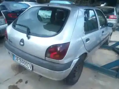 Sloopvoertuig ford fiesta berlina (dx) ambiente van het jaar 2000 aangedreven rtd