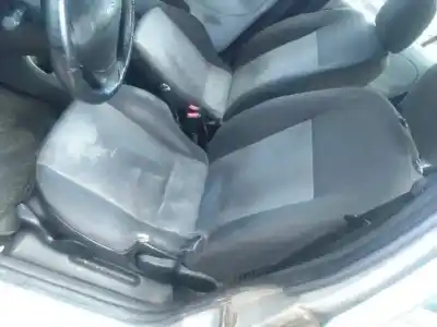 Sloopvoertuig ford fiesta berlina (dx) ambiente van het jaar 2000 aangedreven rtd