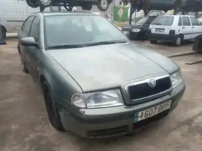 Veicolo di demolizione skoda                                              octavia berlina (1u2)                                                                                                                                                                                                                                      1.9 tdi                                                                                                                                                                                                                                                    dell'anno 2001 alimentato 