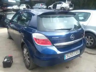Sloopvoertuig opel astra h berlina cosmo van het jaar 2004 aangedreven g-z17dth