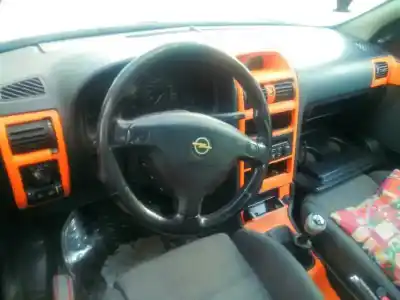 Здавання транспортного засобу opel astra g berlina sport року 2003 потужний y20dth
