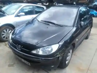 Sloopvoertuig peugeot 206 berlina xs van het jaar 2004 aangedreven rhy