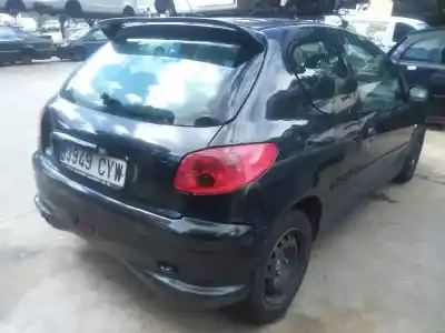 Sloopvoertuig peugeot 206 berlina xs van het jaar 2004 aangedreven rhy