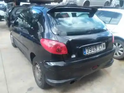 Sloopvoertuig peugeot 206 berlina xs van het jaar 2004 aangedreven rhy