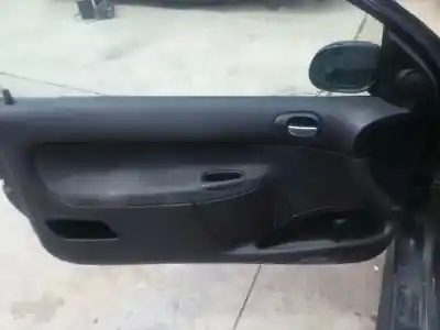 Sloopvoertuig peugeot 206 berlina xs van het jaar 2004 aangedreven rhy