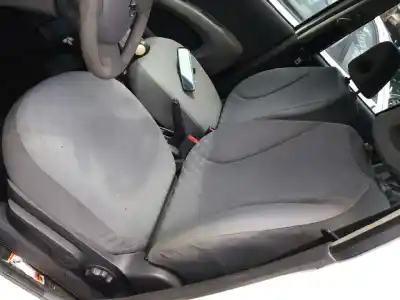 Veicolo di demolizione nissan micra (k12e) acenta dell'anno 2003 alimentato g-cg1