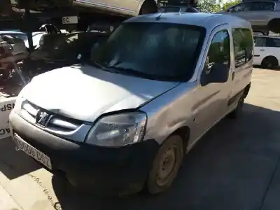 Veículo de Sucata PEUGEOT PARTNER (S2) Combiespace do ano 2004 alimentado D-WJY