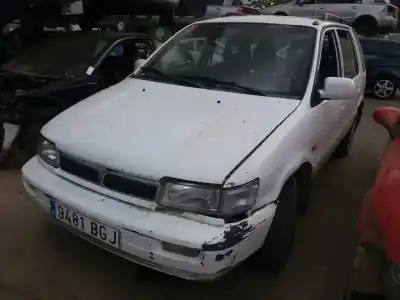Véhicule à la ferraille MITSUBISHI SANTAMO (HYUNDAI) Santamo Confort de l'année 2001 alimenté G4CP