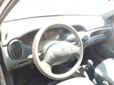 Scrapping Vehicle renault megane i classic (la0) 1.6e alize 90 cv / 66 kw of the year 1998 powered k7m702